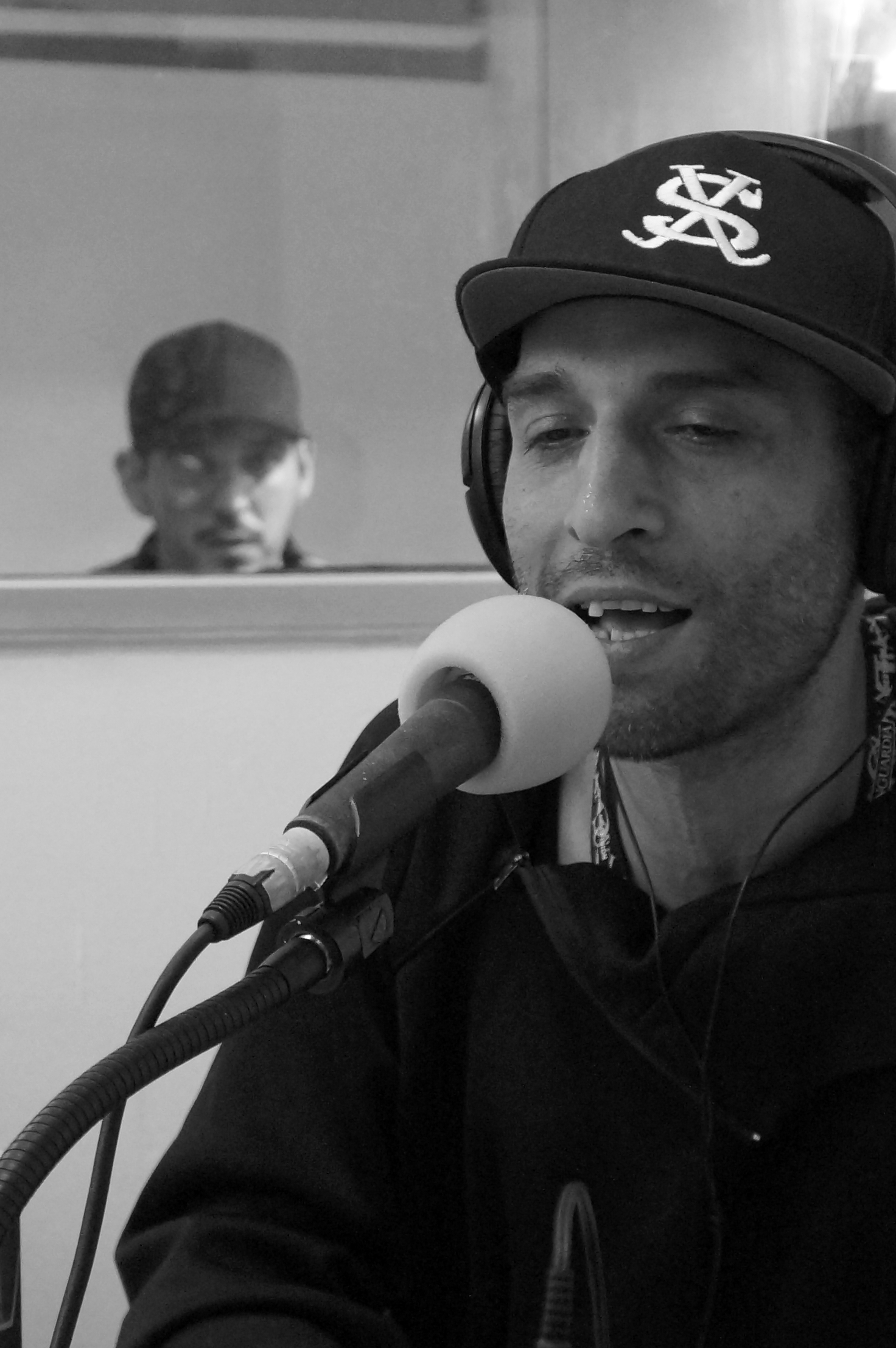 Emission 'Frontline' du 08 mai 2015, invités: Buitre Zamuro (La Etnnia) & Spia 104 Emission 'Frontline' du 08 mai 2015, invités: Buitre Zamuro (La Etnnia) & Spia 104