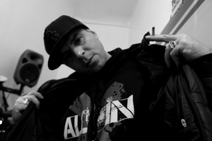 Emission 'Frontline' du 12 décembre 2014, invité: Dino (Killabizz) Emission 'Frontline' du 12 décembre 2014, invité: Dino (Killabizz)